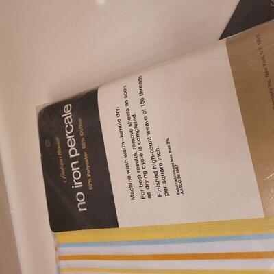 Lot 642: Vintage New Stock Flat and Fitted Sheets Full Size 