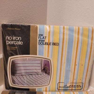 Lot 642: Vintage New Stock Flat and Fitted Sheets Full Size 