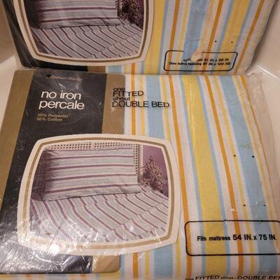 Lot 642: Vintage New Stock Flat and Fitted Sheets Full Size 