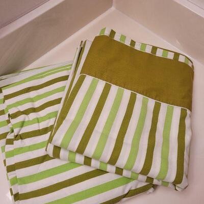 Lot 643: Vintage Sheet Sets (Stripe set doesn't have Pillowcases)