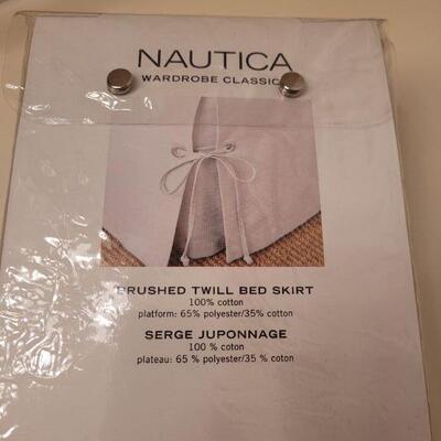 Lot 644: New Nautica Bedskirt Full size