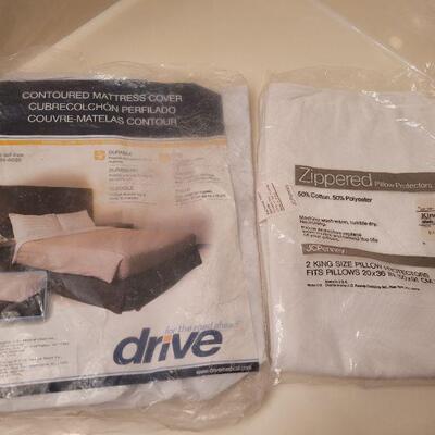 Lot 645: NEW Mattress & Pillow Protectors