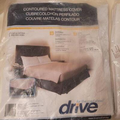 Lot 645: NEW Mattress & Pillow Protectors