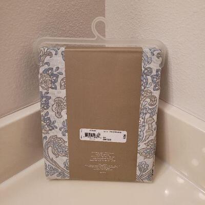 Lot 648: New Royal Velvet Shower Curtain