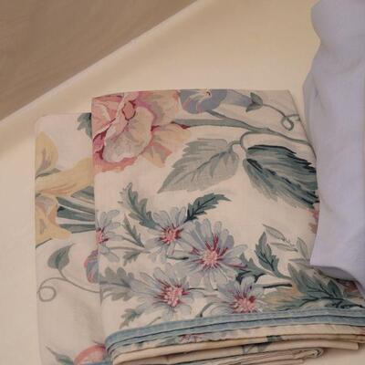 Lot 654: King size Sheet Set