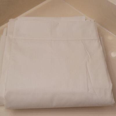 Lot 655: King Size Flat and Fitted White Sheets