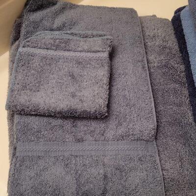 Lot 657: Mixed Blue Towel lot