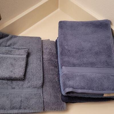 Lot 657: Mixed Blue Towel lot