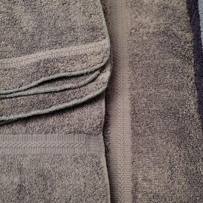Lot 657: Mixed Blue Towel lot