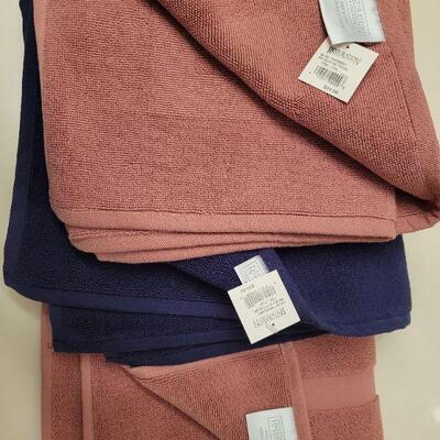 Lot 659: New RESTORATION HARDWARE Hand Towels