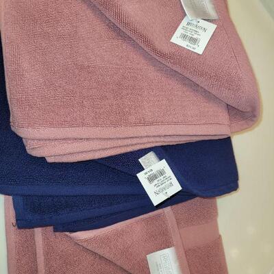 Lot 659: New RESTORATION HARDWARE Hand Towels