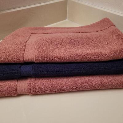 Lot 659: New RESTORATION HARDWARE Hand Towels