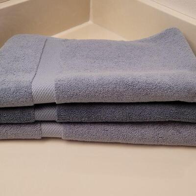Lot 660: New RESTORATION HARDWARE Hand Towels (3)