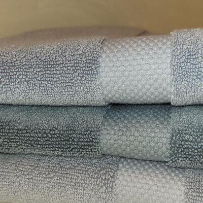 Lot 660: New RESTORATION HARDWARE Hand Towels (3)