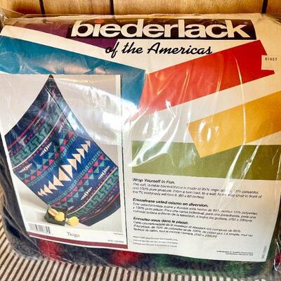 LOT 84   BEIDERLACK BLANKET THROW THE AMERICAS NATIVE INSPIRED PATTERN