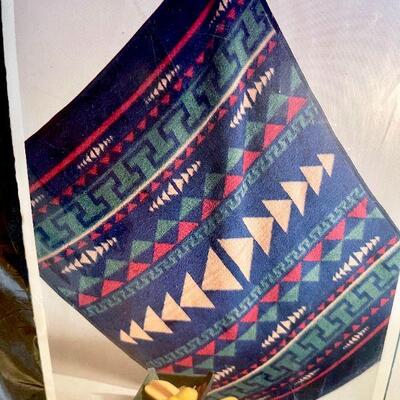 LOT 84   BEIDERLACK BLANKET THROW THE AMERICAS NATIVE INSPIRED PATTERN