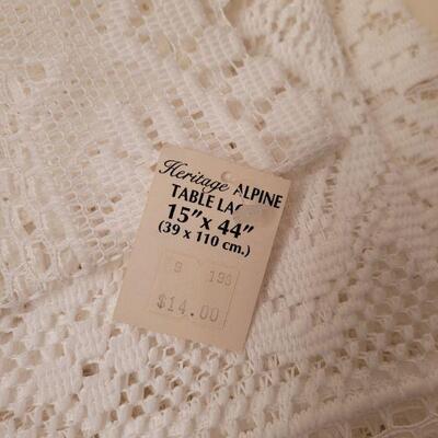 Lot 661: New (4) Heritage Alpine Table Lace Linens