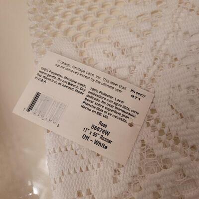 Lot 661: New (4) Heritage Alpine Table Lace Linens