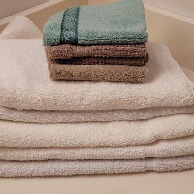 Lot 664: Mixed Towels lot