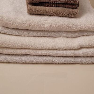 Lot 664: Mixed Towels lot