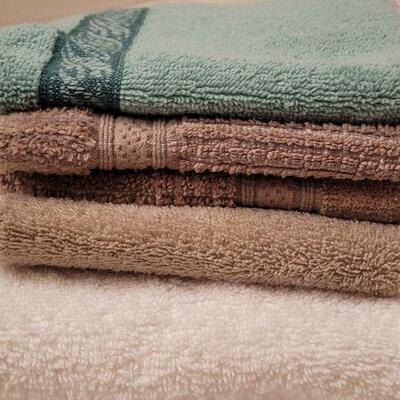 Lot 664: Mixed Towels lot