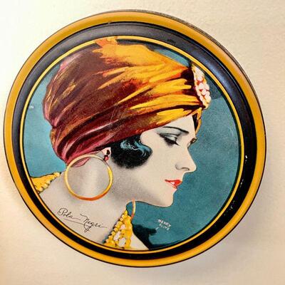 LOT 85  VINTAGE TINS SILENT SCREEN STARTS POLA NEGRI & GLORIA SWANSON 