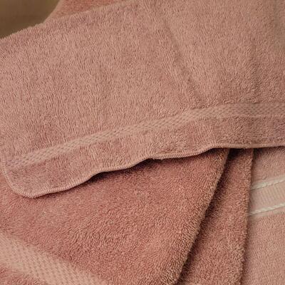 Lot 665: Rose color Towel lot