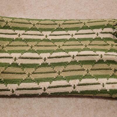 Lot 671: Handmade Throw Blanket (Greens & white)