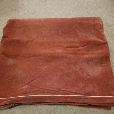 Lot 675: Vellux Rosy Wine Color Blanket