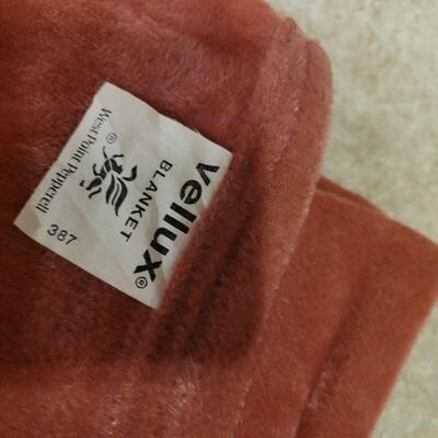 Lot 675: Vellux Rosy Wine Color Blanket