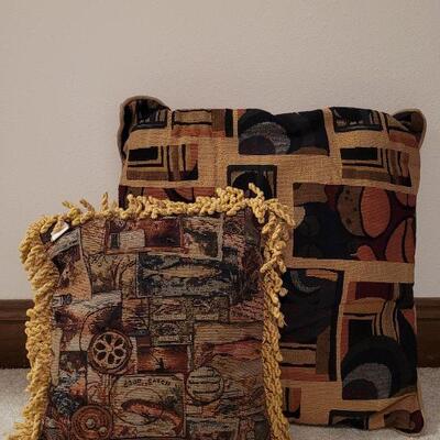 Lot 676: (2) Decorative Pillows 