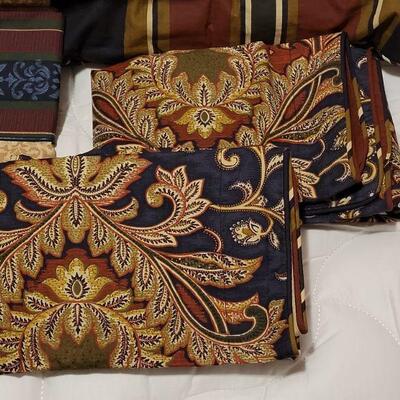 Lot 678: Waverly King Size Bed Set (Comforter, Shams, Pillowcases and Bedskirt