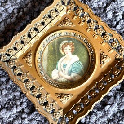 LOT 90  VINTAGE CAMEO CREATIONS FRAMED PORTRAITS PRETTY LADY 