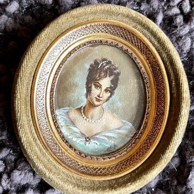 LOT 91  VINTAGE MINIATURE PORTRAITS IN VELVET FRAMES PRETTY LADY 