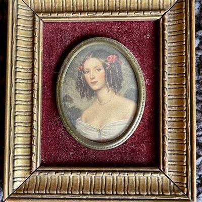 LOT 91  VINTAGE MINIATURE PORTRAITS IN VELVET FRAMES PRETTY LADY 