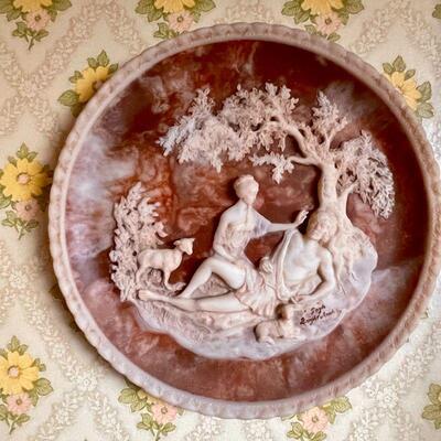 LOT 94  VINTAGE INCOLAY FAUX STONE PLATES 3 DIMENSIONAL