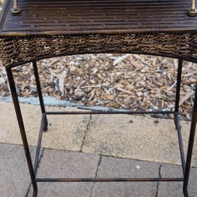 Lot  50 Plant stands, baskets