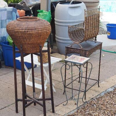 Lot  50 Plant stands, baskets