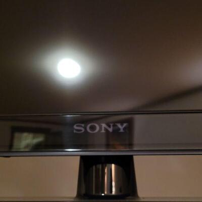 Lot 685: Sony Bravia 46" TV