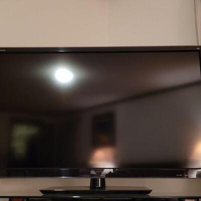 Lot 685: Sony Bravia 46" TV