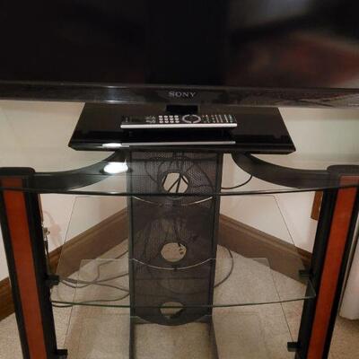 Lot 686: Bell'O 4 Tier Glass TV Stand 39" Ã— 21" Ã— 29.5"