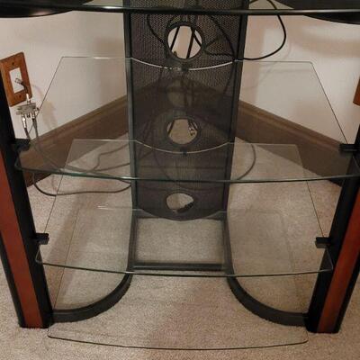 Lot 686: Bell'O 4 Tier Glass TV Stand 39" Ã— 21" Ã— 29.5"