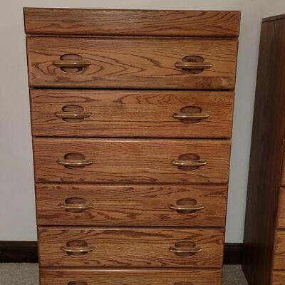 Lot 689: Oak Dresser with Flip Top Jewelry Storage 