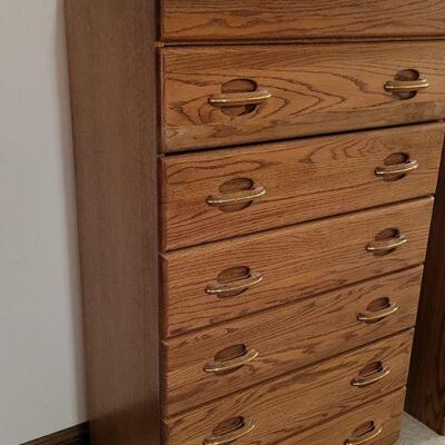 Lot 689: Oak Dresser with Flip Top Jewelry Storage 
