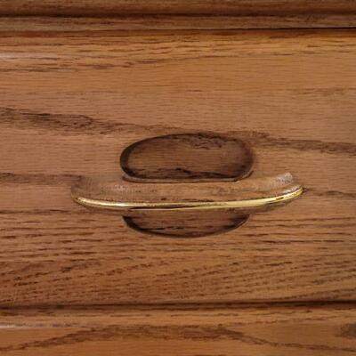 Lot 691: Oak Dresser with Flip Top Jewelry Storage 33" Ã— 19" Ã— 54.5"