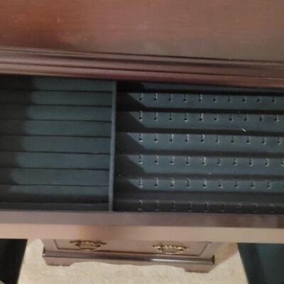 Lot 706: Jewelry Chest