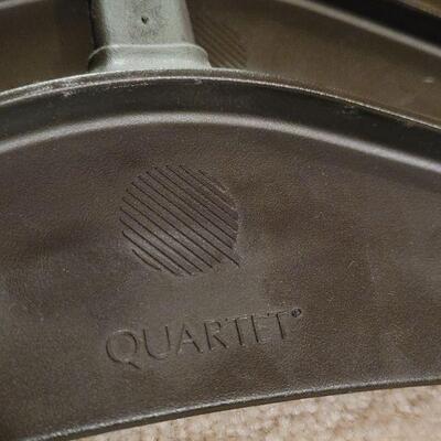 Lot 711: Quartet Plastic Hangers