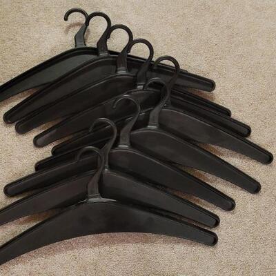 Lot 711: Quartet Plastic Hangers