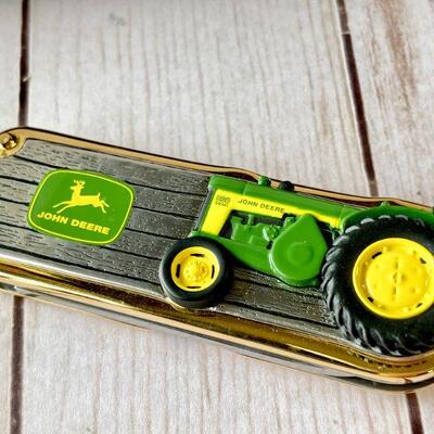 LOT 98  JOHN DEERE COLLECTOR'S KNIFE FRANKLIN MINT 