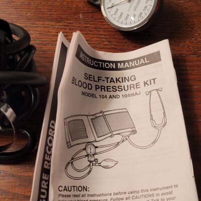 Lot 714: Blood Pressure Kit